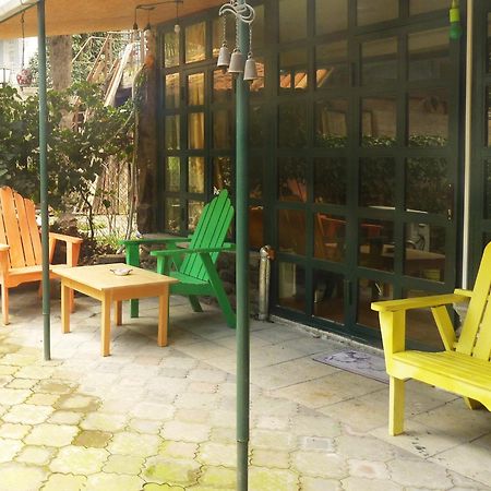 فندق Gardens In Vake, تبليسي المظهر الخارجي الصورة